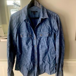 Banana Republic Denim Shirt with snap buttons size Medium